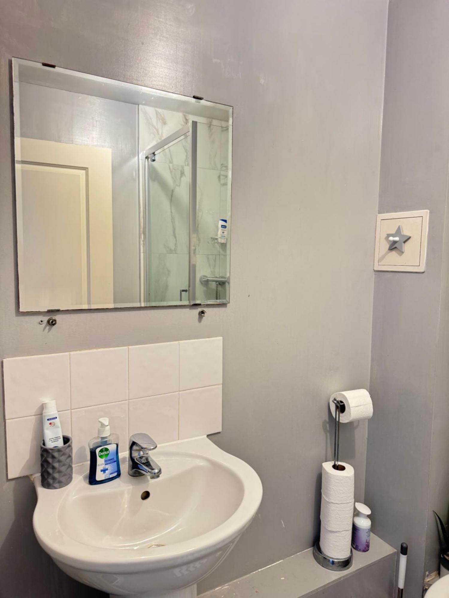 Ensuite Double Room With Balcony Gravesend Exterior photo