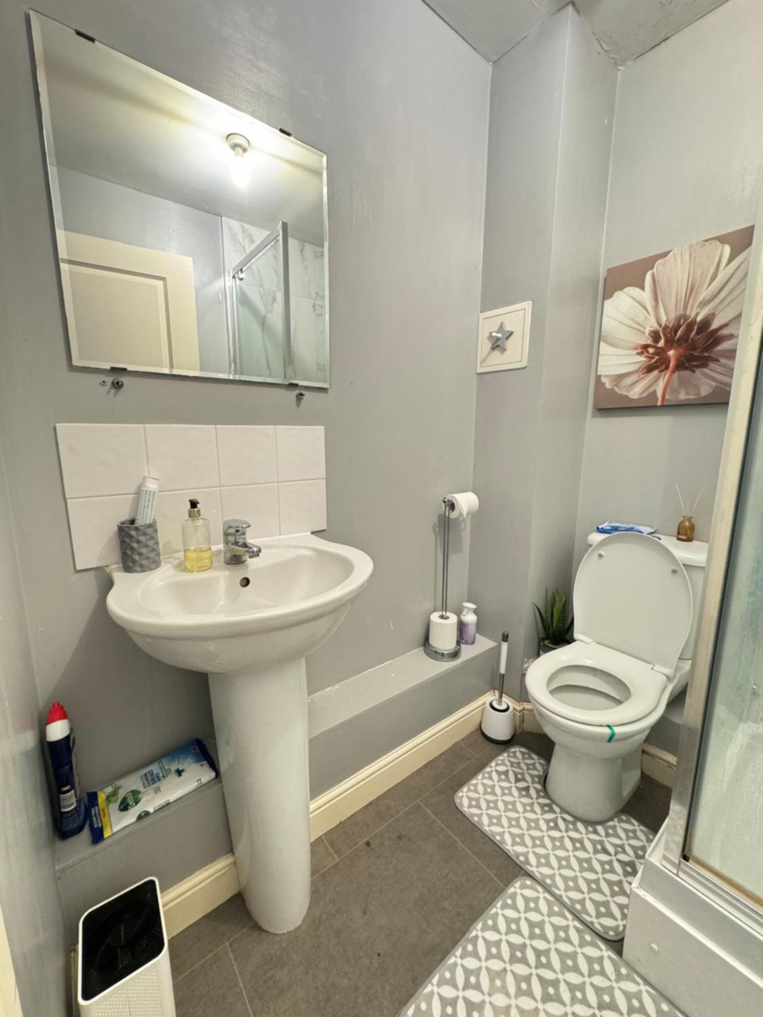 Ensuite Double Room With Balcony Gravesend Exterior photo